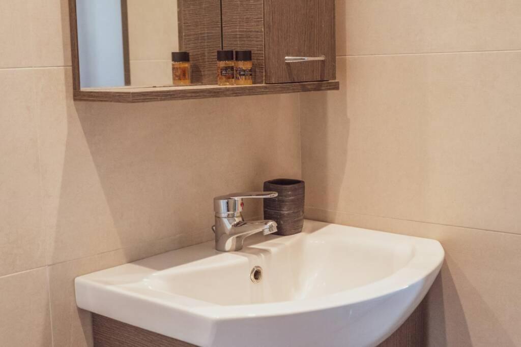 Sunny Downtown Appartment A/C Wifi C1 كاندية المظهر الخارجي الصورة